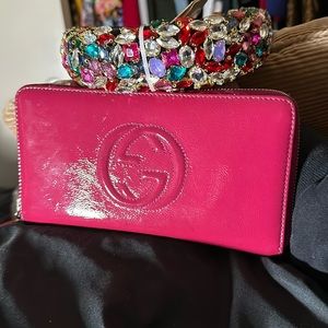 PINK LARGE GUCCI SHINY SOHO WALLET PATTEN LEATHER WITH FREE NEW JEWLED HEADBAN